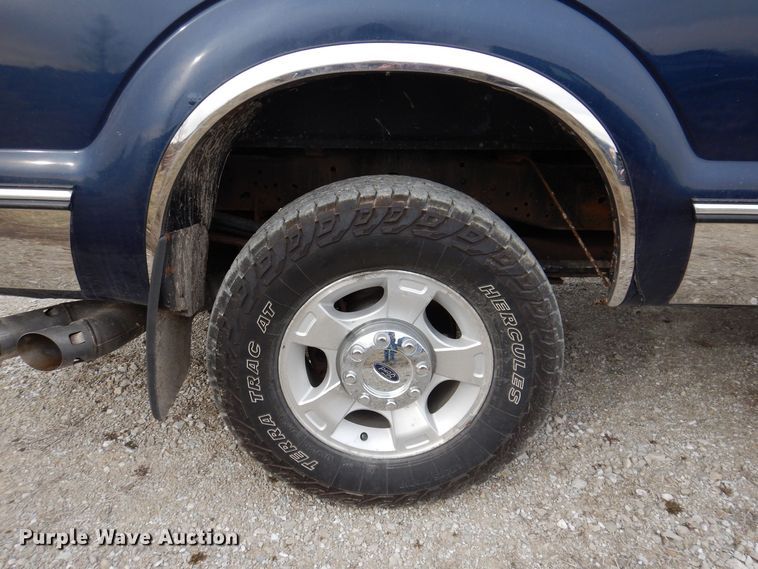 image for item MO9579 2013 Ford F250 Super Duty XLT  Crew Cab pickup truck