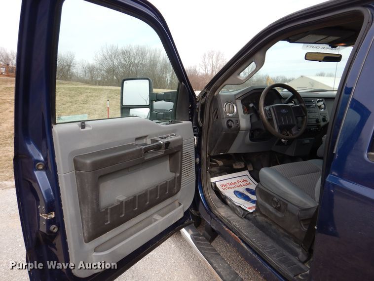 image for item MO9582 2012 Ford F250 Super Duty XLT  Crew Cab pickup truck