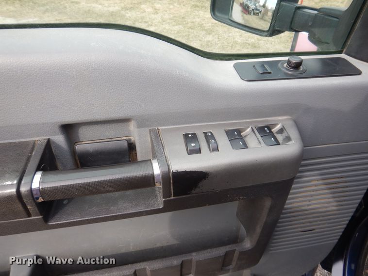 image for item MO9582 2012 Ford F250 Super Duty XLT  Crew Cab pickup truck