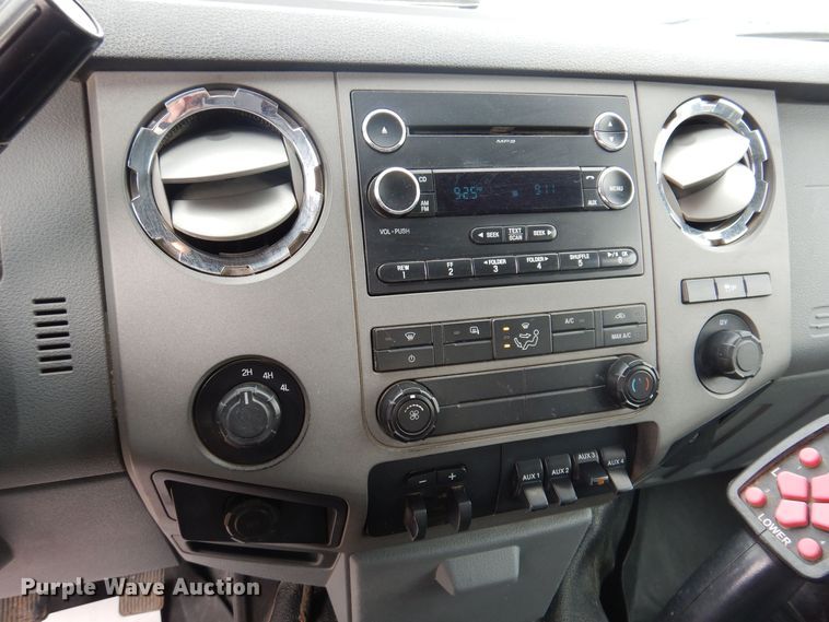 image for item MO9582 2012 Ford F250 Super Duty XLT  Crew Cab pickup truck