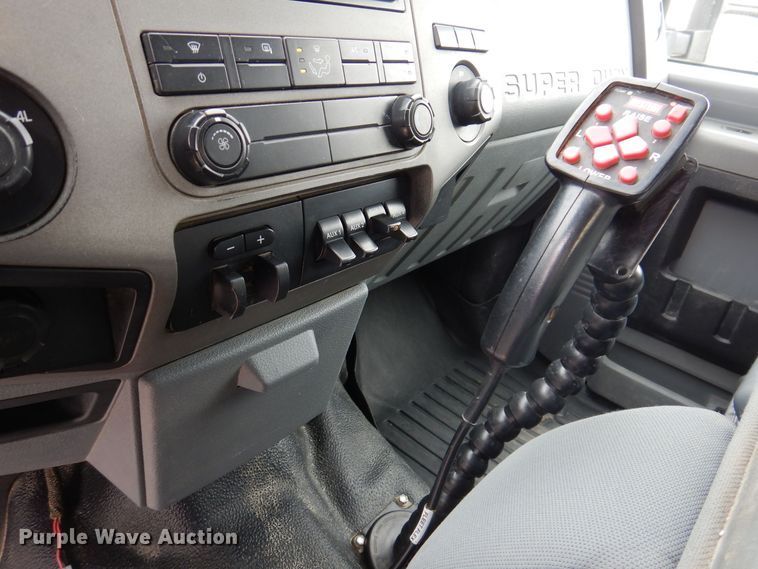 image for item MO9582 2012 Ford F250 Super Duty XLT  Crew Cab pickup truck