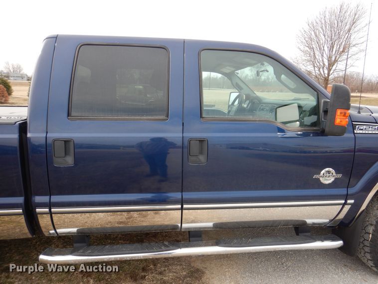 image for item MO9582 2012 Ford F250 Super Duty XLT  Crew Cab pickup truck