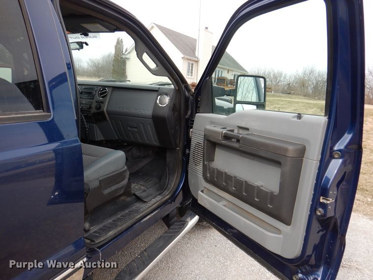 image for item MO9582 2012 Ford F250 Super Duty XLT  Crew Cab pickup truck