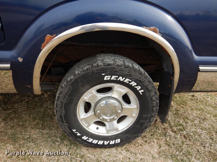 image for item MO9582 2012 Ford F250 Super Duty XLT  Crew Cab pickup truck