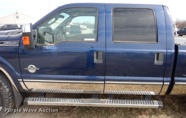 image for item MO9583 2011 Ford F250 Super Duty XLT  Crew Cab pickup truck