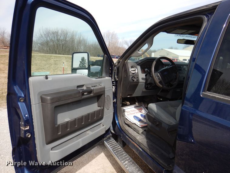 image for item MO9583 2011 Ford F250 Super Duty XLT  Crew Cab pickup truck