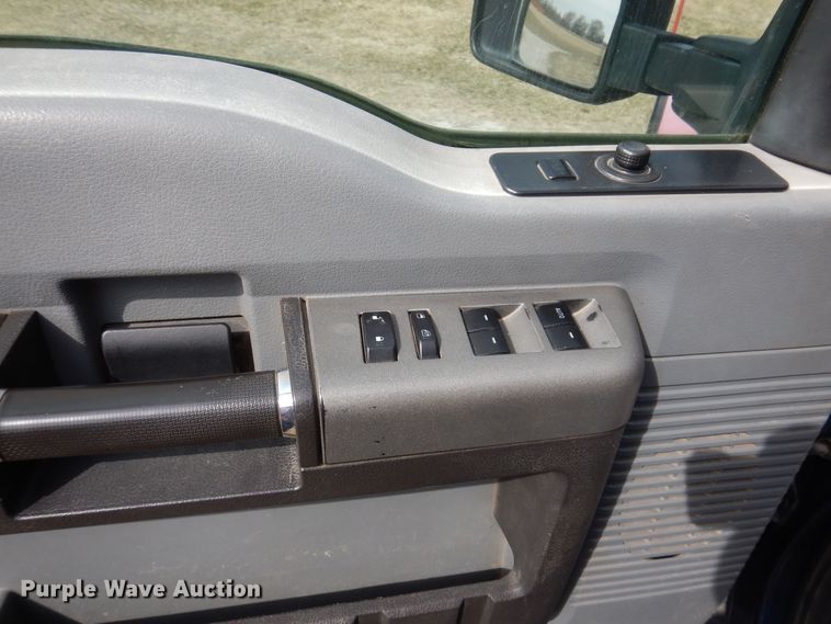 image for item MO9583 2011 Ford F250 Super Duty XLT  Crew Cab pickup truck