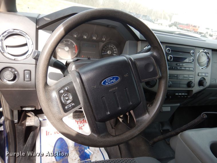 image for item MO9583 2011 Ford F250 Super Duty XLT  Crew Cab pickup truck