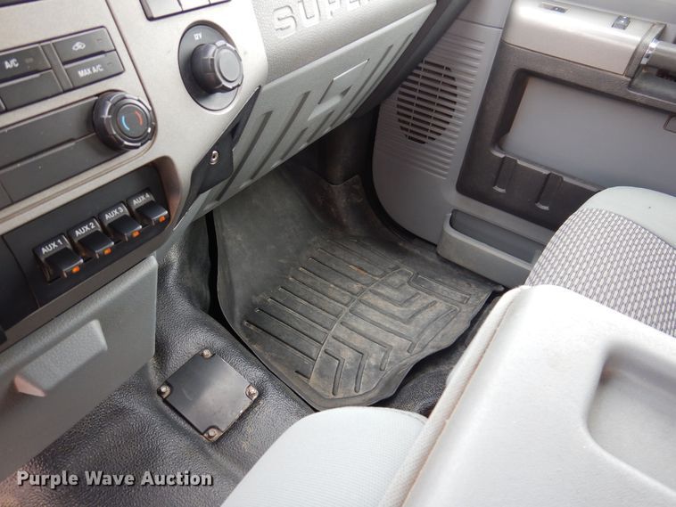 image for item MO9583 2011 Ford F250 Super Duty XLT  Crew Cab pickup truck