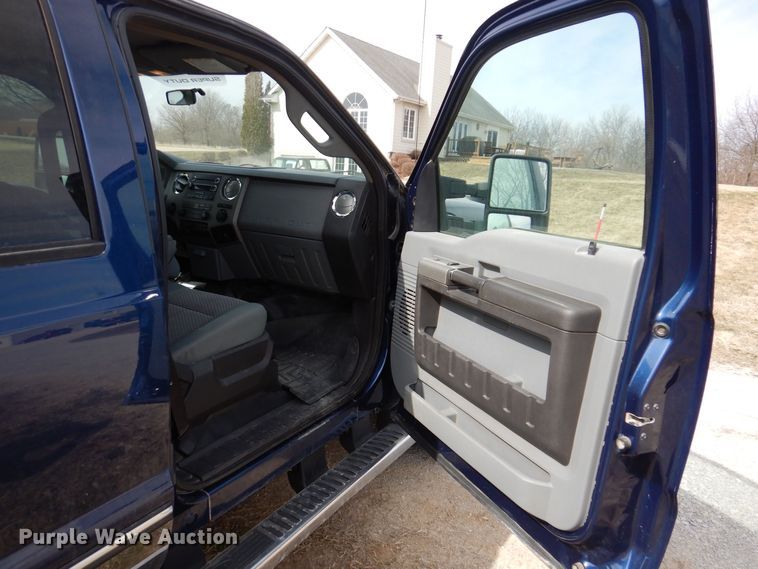image for item MO9583 2011 Ford F250 Super Duty XLT  Crew Cab pickup truck