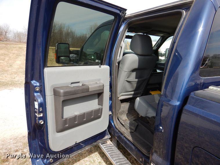 image for item MO9583 2011 Ford F250 Super Duty XLT  Crew Cab pickup truck