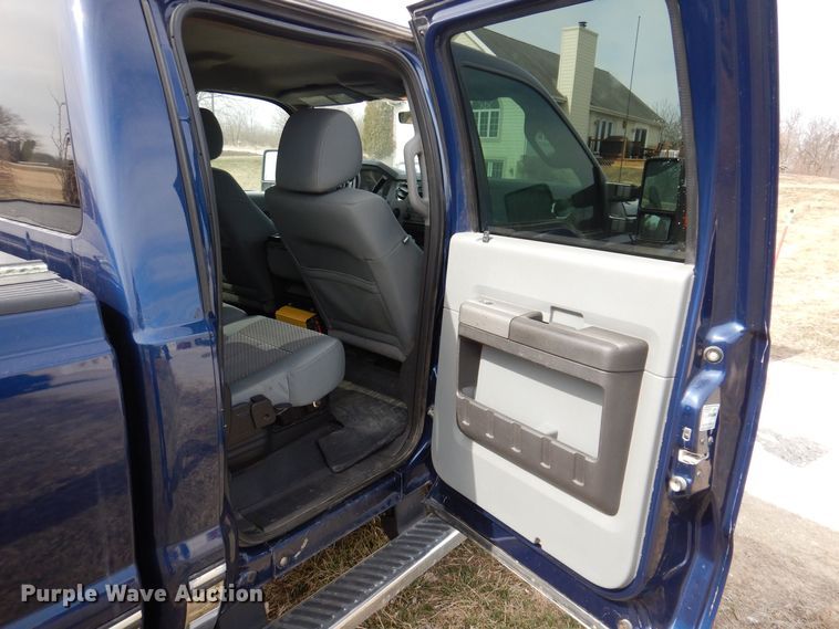 image for item MO9583 2011 Ford F250 Super Duty XLT  Crew Cab pickup truck