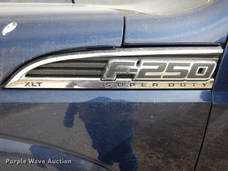 image for item MO9583 2011 Ford F250 Super Duty XLT  Crew Cab pickup truck