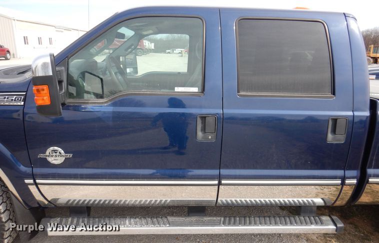 image for item MO9584 2011 Ford F250 Super Duty XLT  Crew Cab pickup truck
