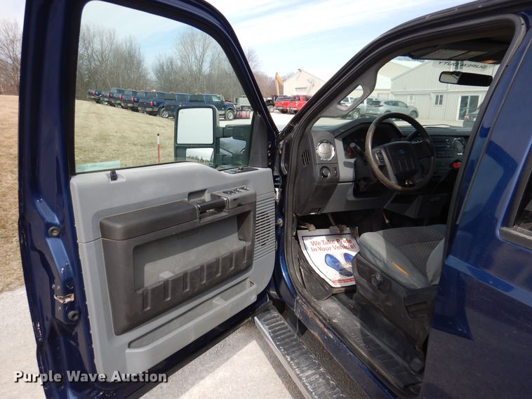 image for item MO9584 2011 Ford F250 Super Duty XLT  Crew Cab pickup truck