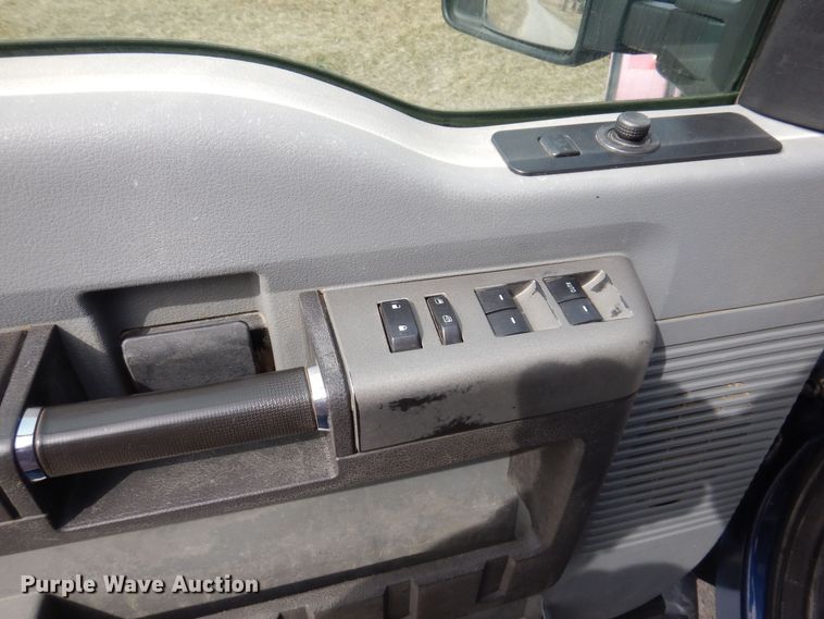 image for item MO9584 2011 Ford F250 Super Duty XLT  Crew Cab pickup truck