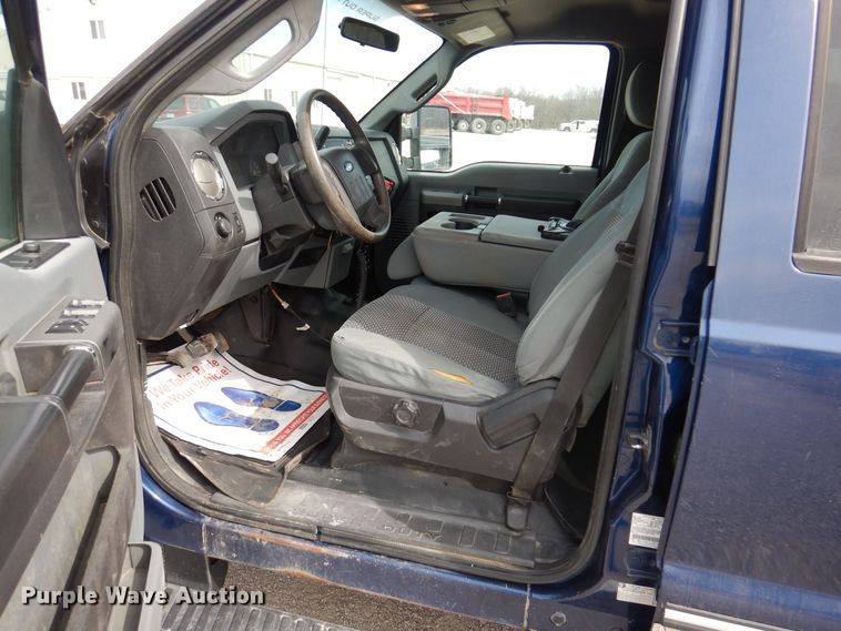 image for item MO9584 2011 Ford F250 Super Duty XLT  Crew Cab pickup truck