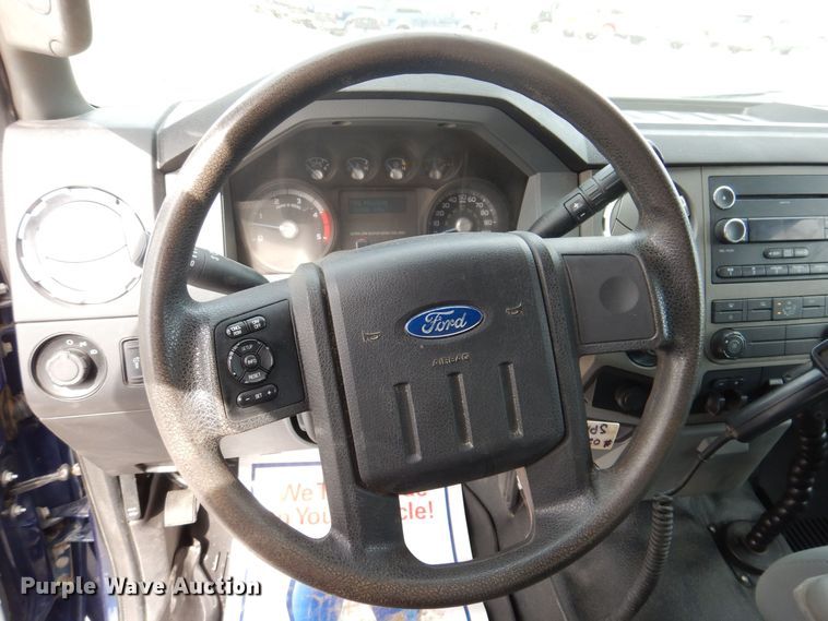 image for item MO9584 2011 Ford F250 Super Duty XLT  Crew Cab pickup truck