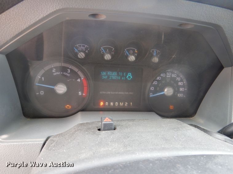 image for item MO9584 2011 Ford F250 Super Duty XLT  Crew Cab pickup truck