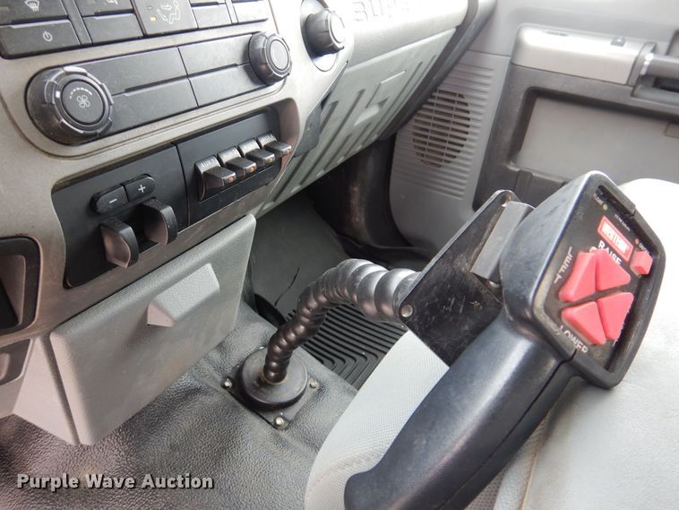 image for item MO9584 2011 Ford F250 Super Duty XLT  Crew Cab pickup truck