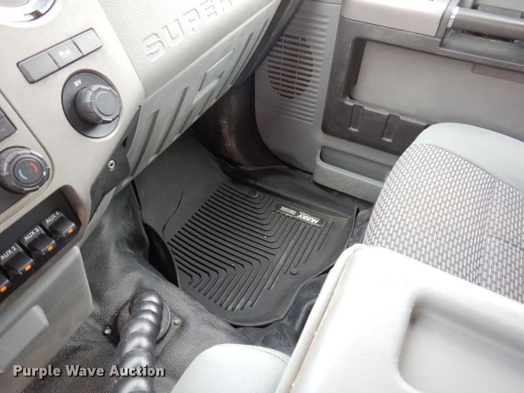 image for item MO9584 2011 Ford F250 Super Duty XLT  Crew Cab pickup truck