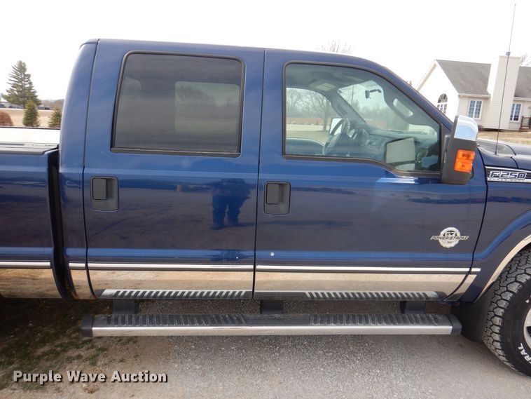 image for item MO9584 2011 Ford F250 Super Duty XLT  Crew Cab pickup truck