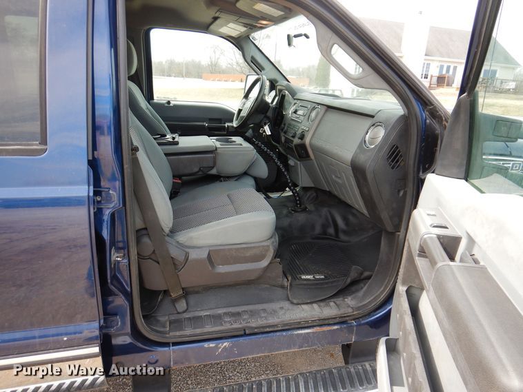 image for item MO9584 2011 Ford F250 Super Duty XLT  Crew Cab pickup truck