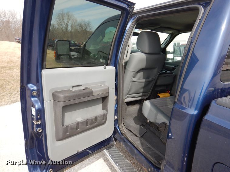 image for item MO9584 2011 Ford F250 Super Duty XLT  Crew Cab pickup truck