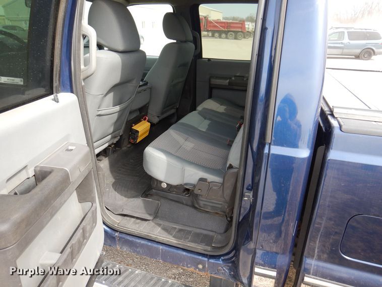 image for item MO9584 2011 Ford F250 Super Duty XLT  Crew Cab pickup truck