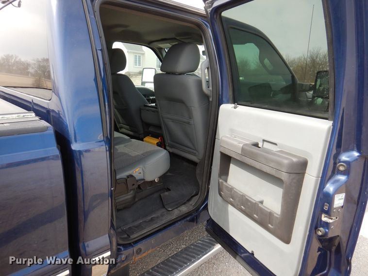 image for item MO9584 2011 Ford F250 Super Duty XLT  Crew Cab pickup truck