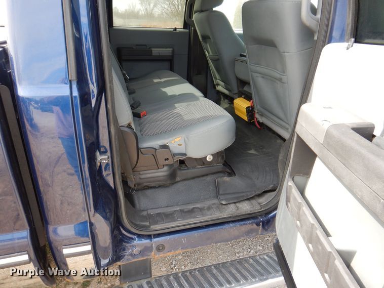 image for item MO9584 2011 Ford F250 Super Duty XLT  Crew Cab pickup truck