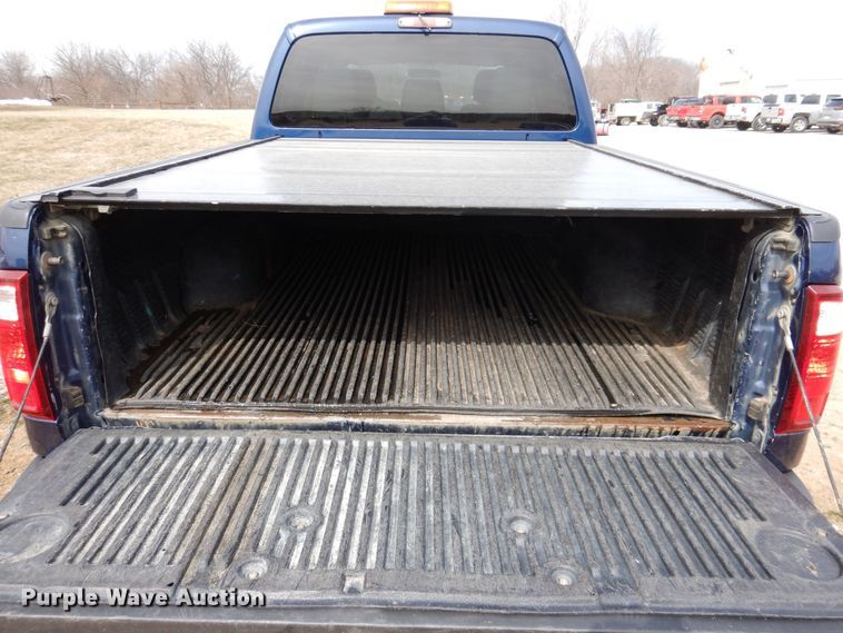 image for item MO9584 2011 Ford F250 Super Duty XLT  Crew Cab pickup truck