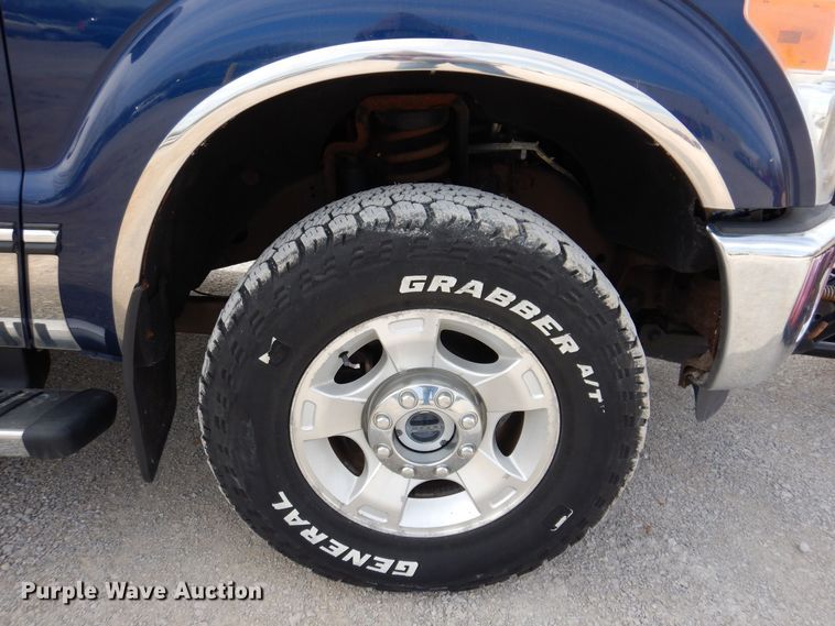 image for item MO9584 2011 Ford F250 Super Duty XLT  Crew Cab pickup truck