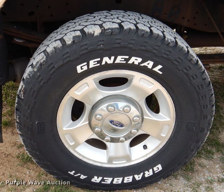 image for item MO9584 2011 Ford F250 Super Duty XLT  Crew Cab pickup truck