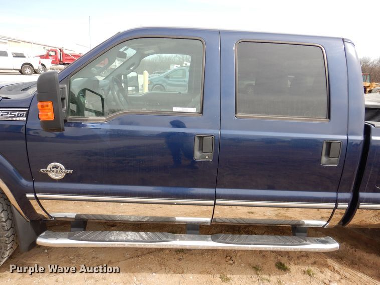 image for item MO9585 2012 Ford F250 Super Duty XLT  Crew Cab pickup truck
