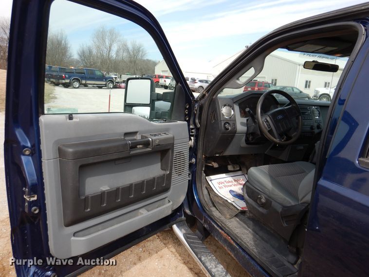 image for item MO9585 2012 Ford F250 Super Duty XLT  Crew Cab pickup truck