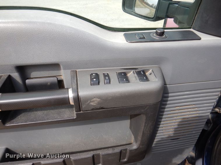 image for item MO9585 2012 Ford F250 Super Duty XLT  Crew Cab pickup truck