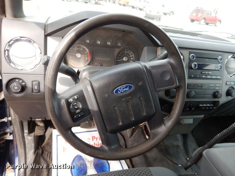 image for item MO9585 2012 Ford F250 Super Duty XLT  Crew Cab pickup truck