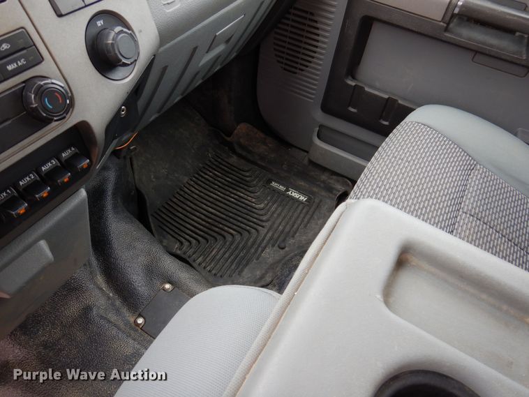 image for item MO9585 2012 Ford F250 Super Duty XLT  Crew Cab pickup truck