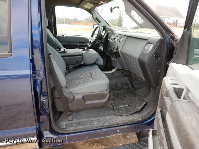 image for item MO9585 2012 Ford F250 Super Duty XLT  Crew Cab pickup truck