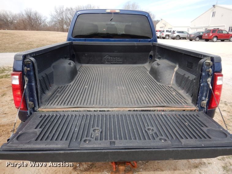 image for item MO9585 2012 Ford F250 Super Duty XLT  Crew Cab pickup truck