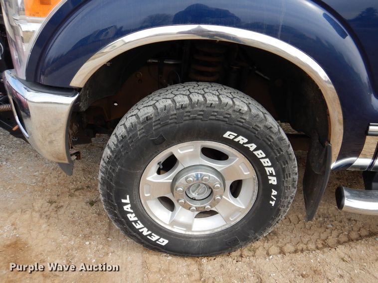 image for item MO9585 2012 Ford F250 Super Duty XLT  Crew Cab pickup truck