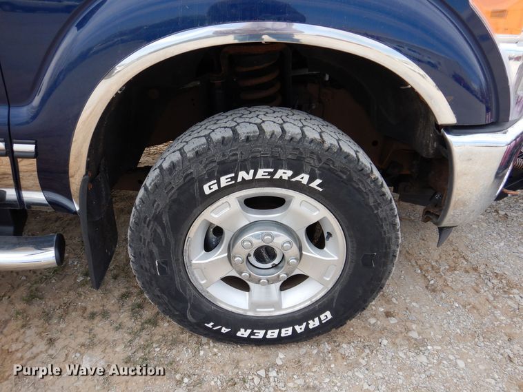 image for item MO9585 2012 Ford F250 Super Duty XLT  Crew Cab pickup truck