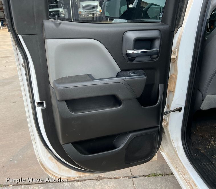 image for item MQ9857 2017 Chevrolet Silverado 1500  Double Cab pickup truck