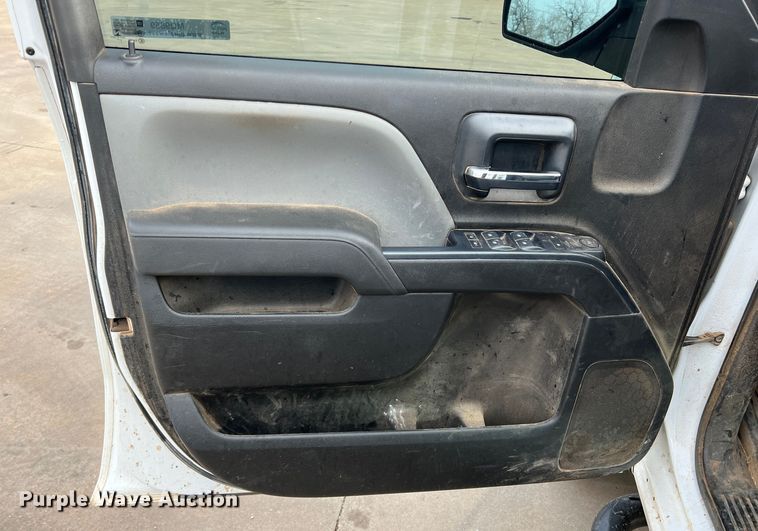 image for item MQ9859 2017 Chevrolet Silverado 1500  Double Cab pickup truck