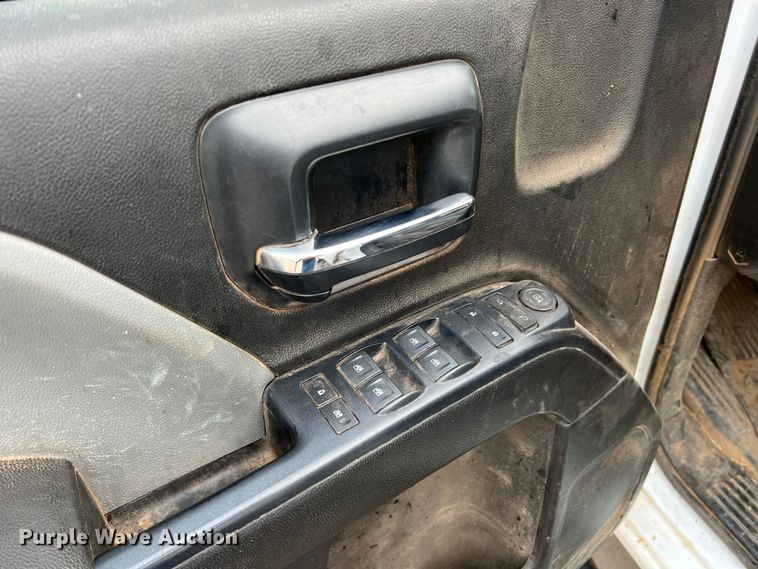 image for item MQ9859 2017 Chevrolet Silverado 1500  Double Cab pickup truck