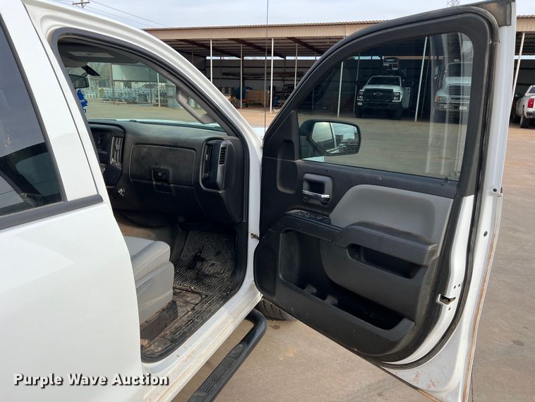 image for item MQ9859 2017 Chevrolet Silverado 1500  Double Cab pickup truck