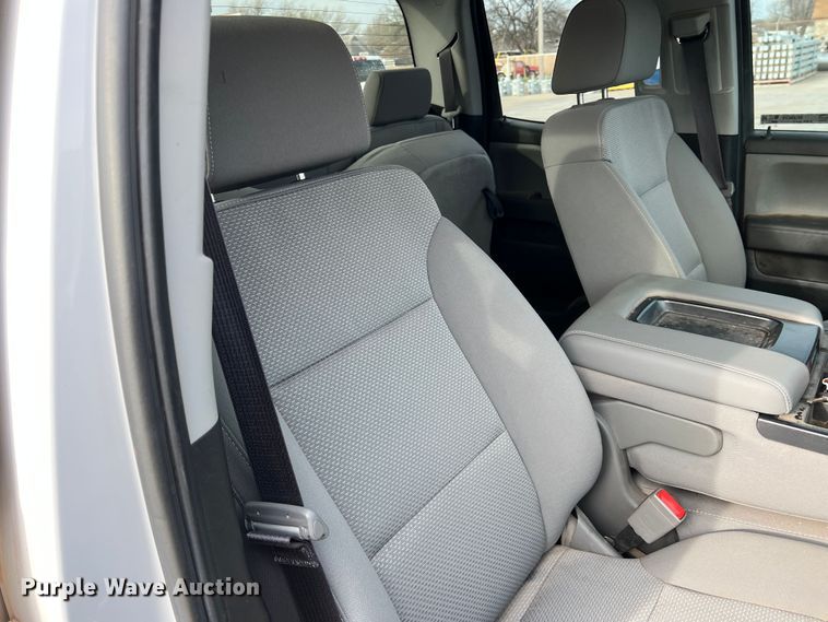 image for item MQ9859 2017 Chevrolet Silverado 1500  Double Cab pickup truck