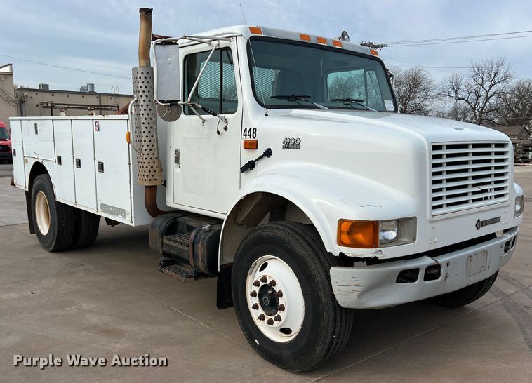 image for item MQ9860 2001 International 4900  utility / service truck