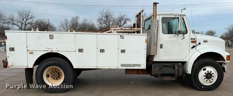image for item MQ9860 2001 International 4900  utility / service truck